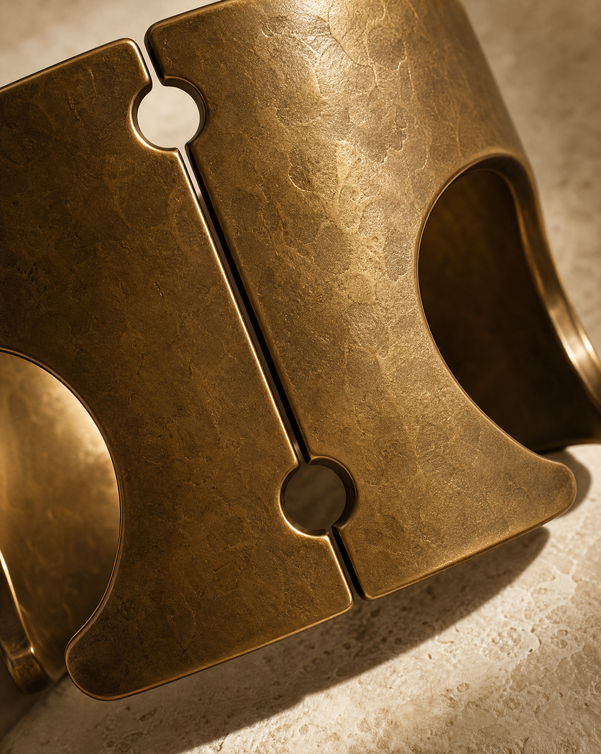 Bracelet IROKO en laiton satiné | Bracelet ajustable sculptural